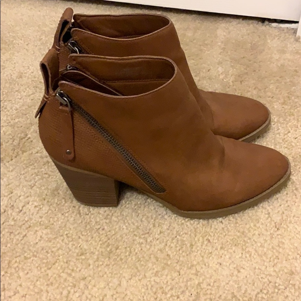 BROWN ANKLE BOOTS / BOOTIES!  REALLY CUTE!